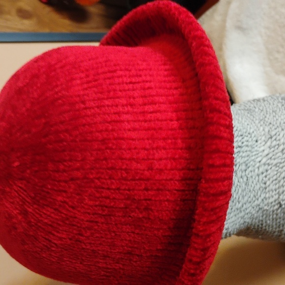 Gorgeous Isotoner & August Bucket Hats - Picture 5 of 8